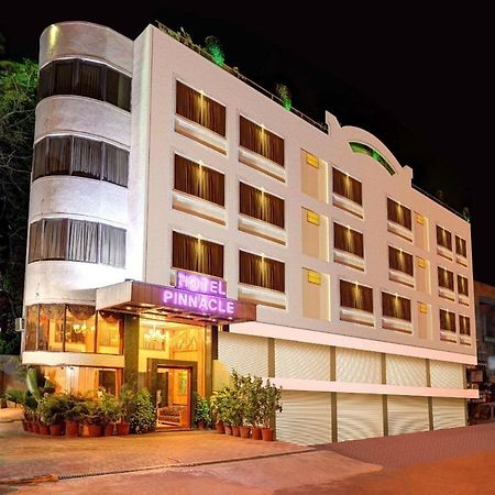 Hotel Pinnacle Ahmedabad Eksteriør bilde