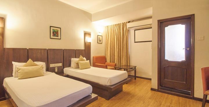 Hotel Pinnacle Ahmedabad Eksteriør bilde