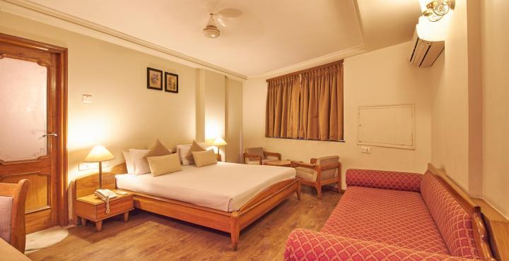 Hotel Pinnacle Ahmedabad Eksteriør bilde