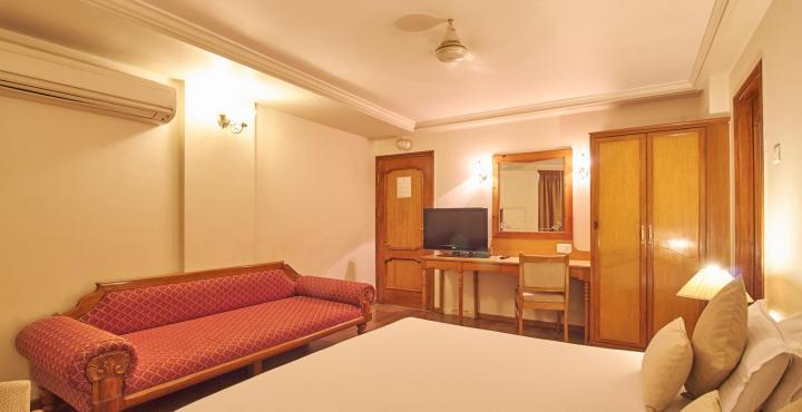 Hotel Pinnacle Ahmedabad Eksteriør bilde