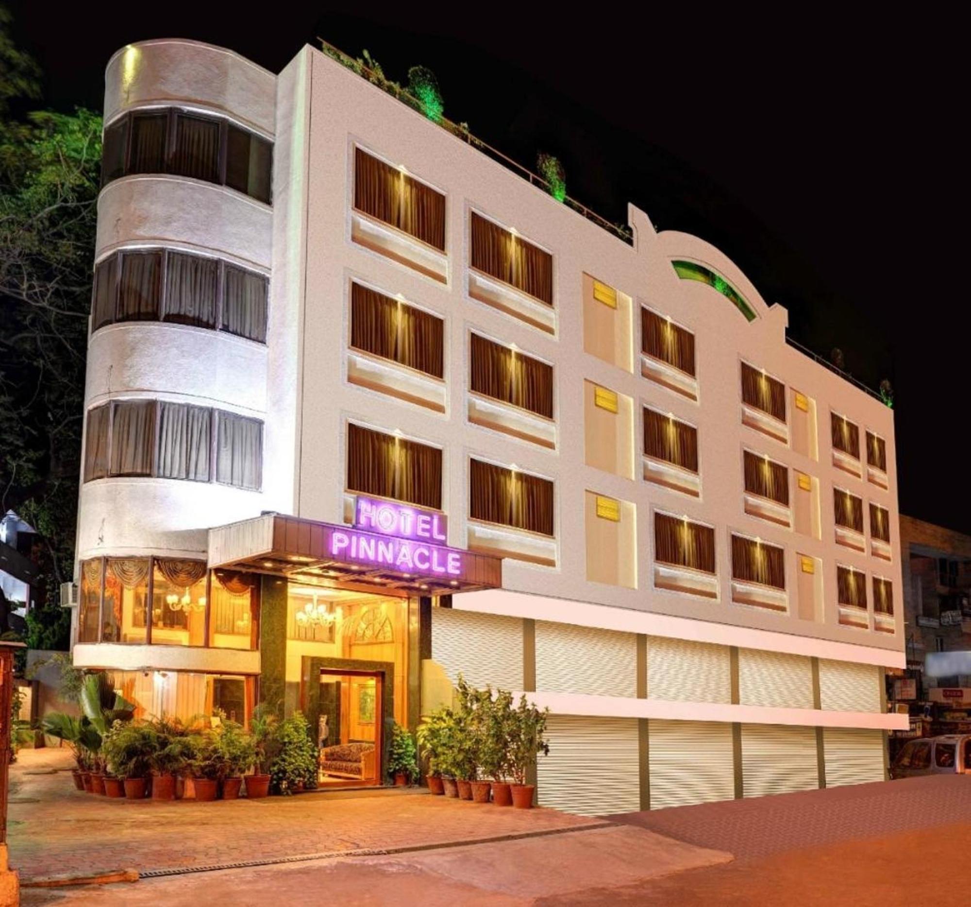 Hotel Pinnacle Ahmedabad Eksteriør bilde