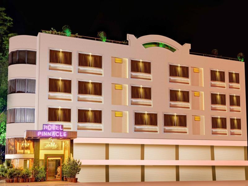 Hotel Pinnacle Ahmedabad Eksteriør bilde