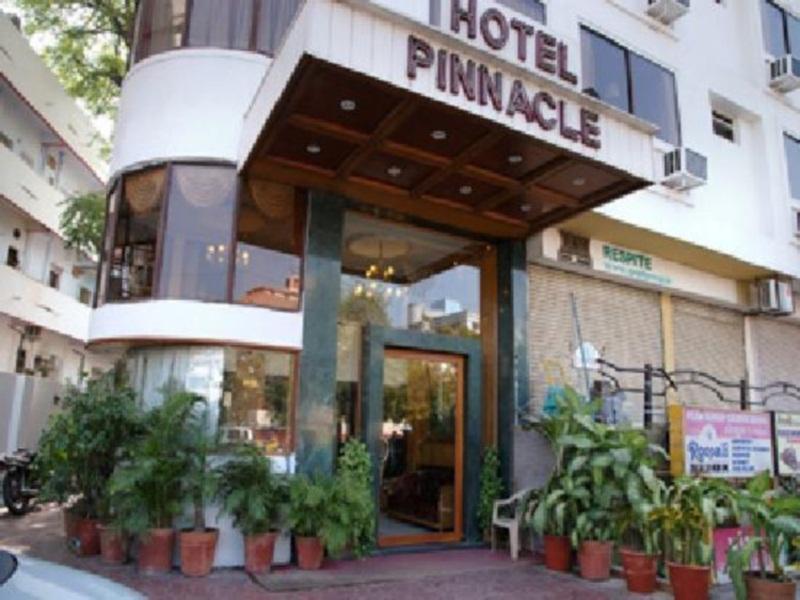 Hotel Pinnacle Ahmedabad Eksteriør bilde