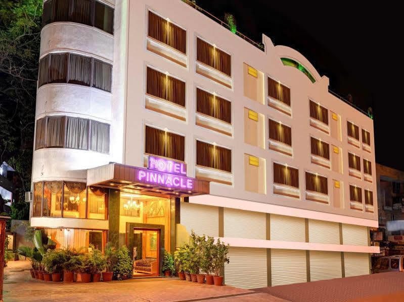 Hotel Pinnacle Ahmedabad Eksteriør bilde