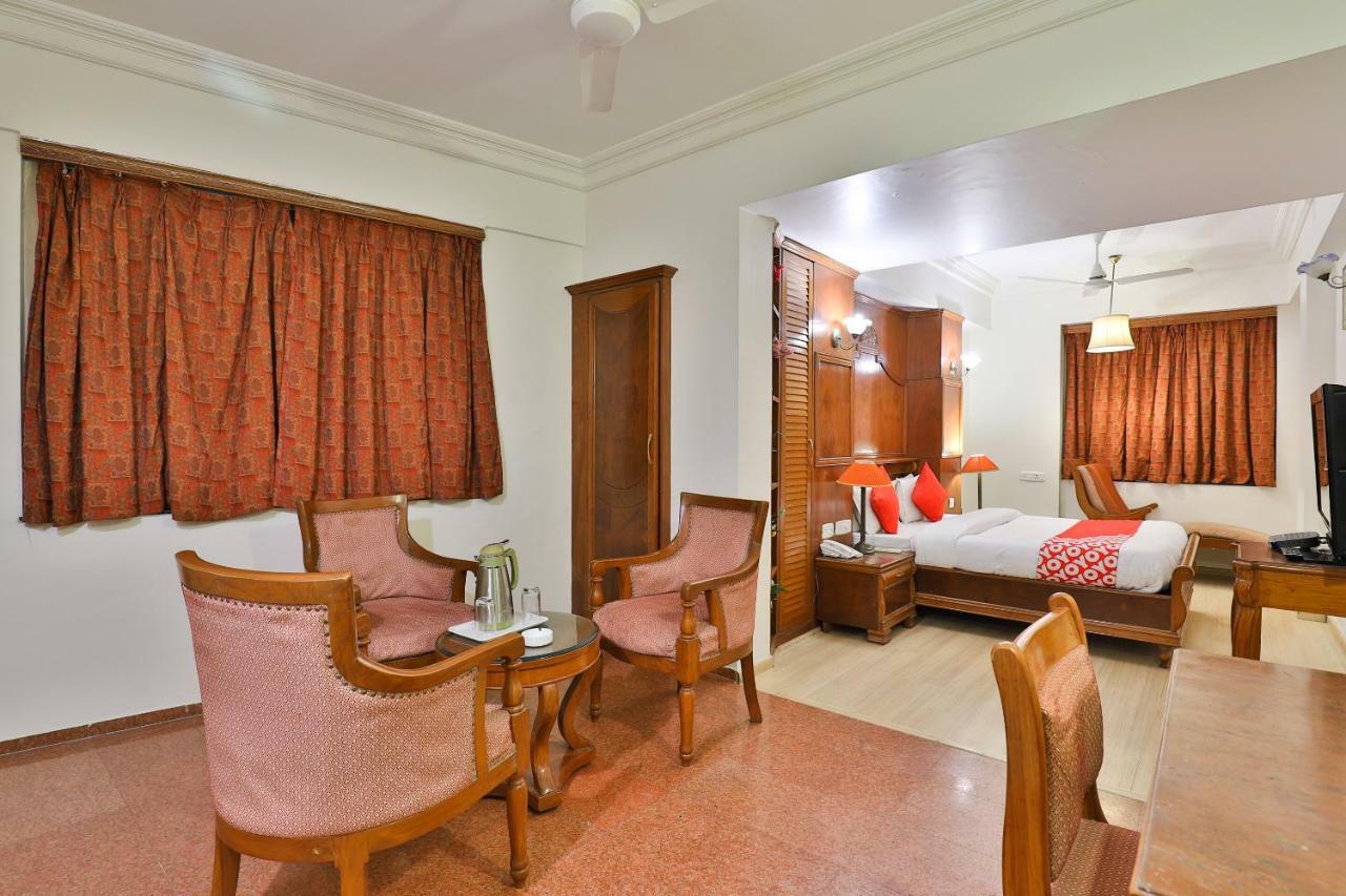 Hotel Pinnacle Ahmedabad Eksteriør bilde