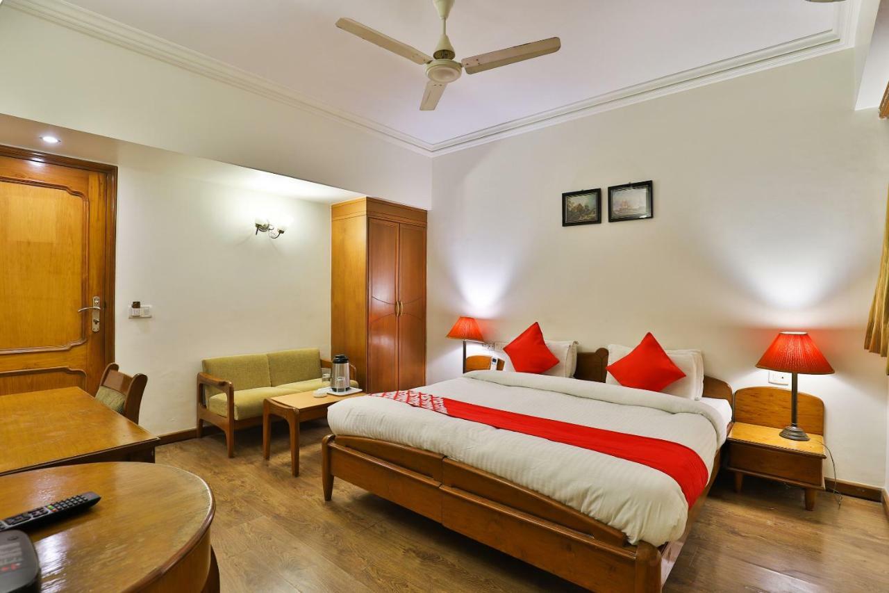 Hotel Pinnacle Ahmedabad Eksteriør bilde