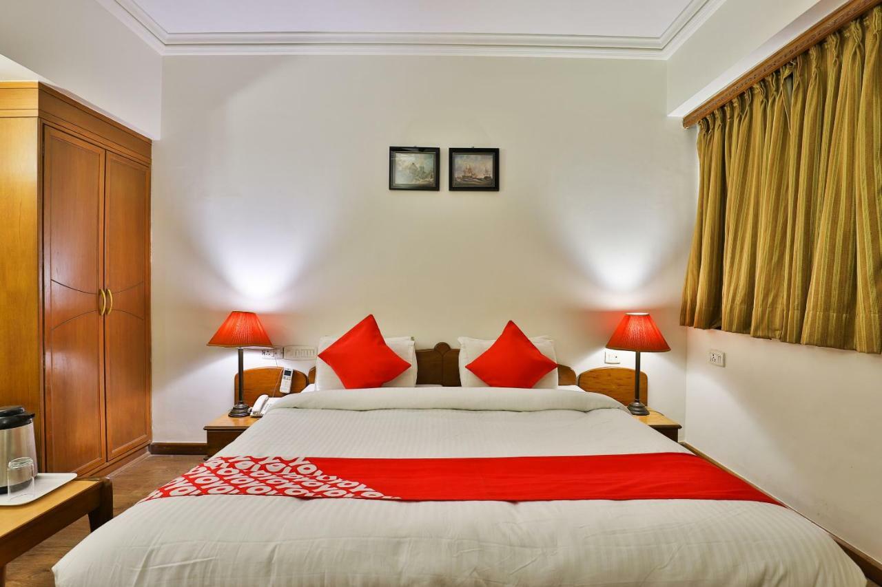 Hotel Pinnacle Ahmedabad Eksteriør bilde