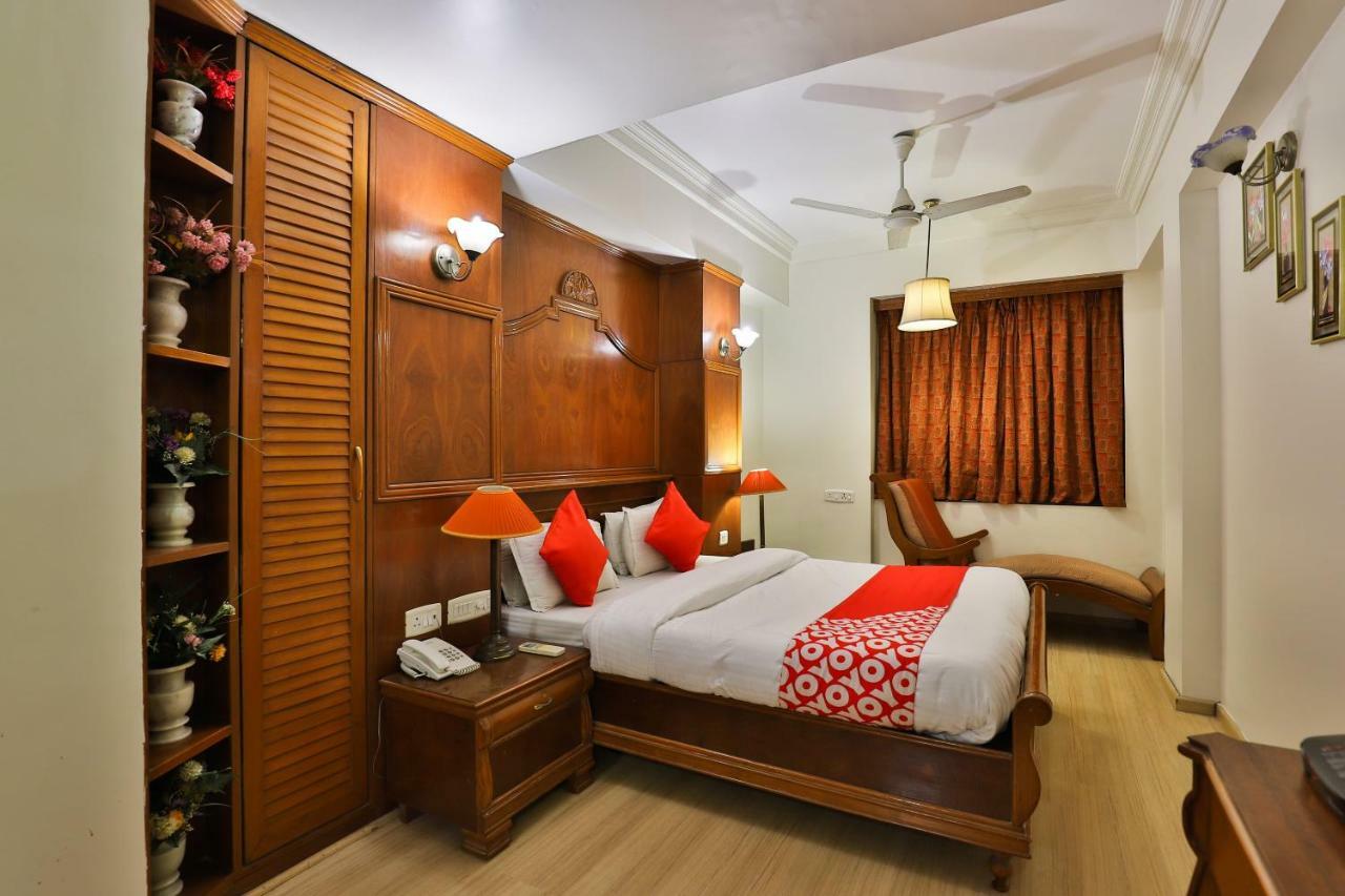 Hotel Pinnacle Ahmedabad Eksteriør bilde