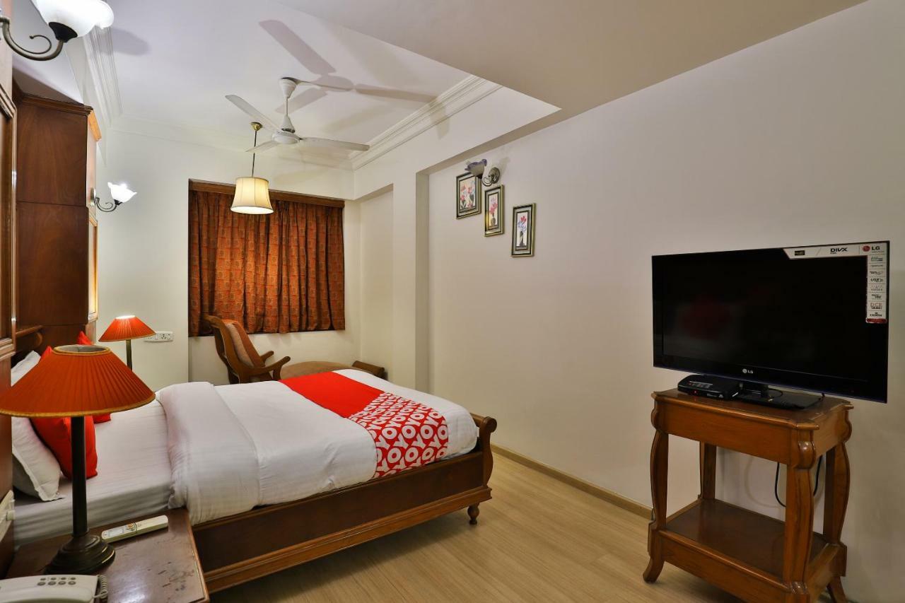 Hotel Pinnacle Ahmedabad Eksteriør bilde