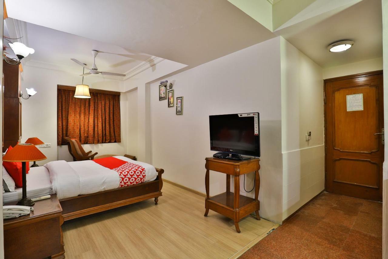 Hotel Pinnacle Ahmedabad Eksteriør bilde