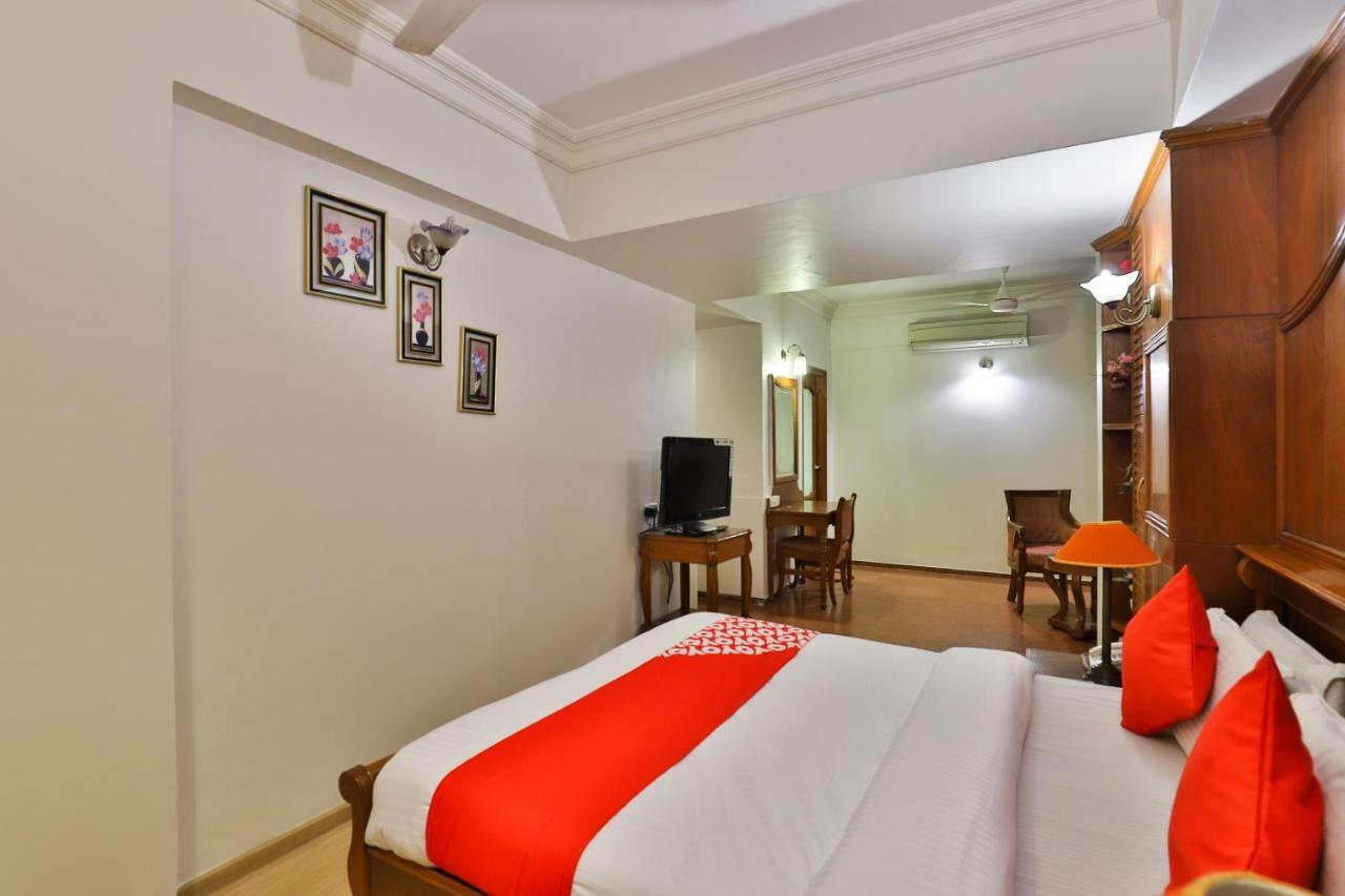 Hotel Pinnacle Ahmedabad Eksteriør bilde