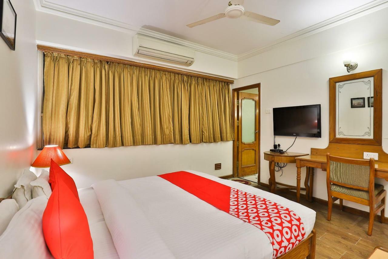 Hotel Pinnacle Ahmedabad Eksteriør bilde
