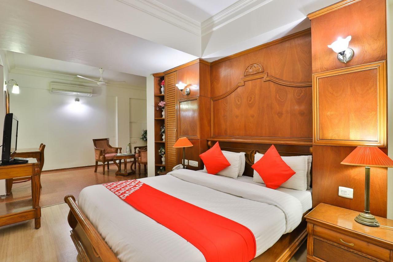 Hotel Pinnacle Ahmedabad Eksteriør bilde