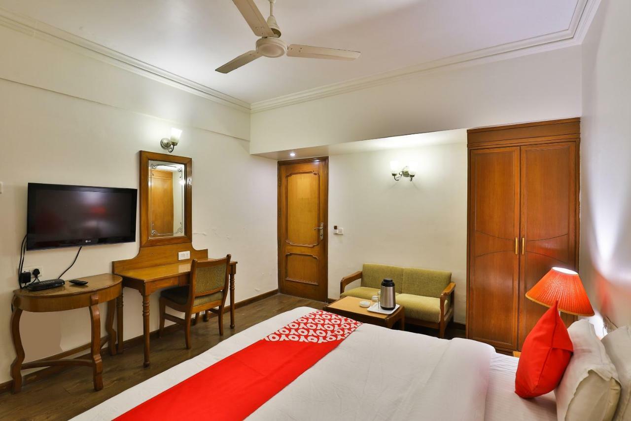 Hotel Pinnacle Ahmedabad Eksteriør bilde