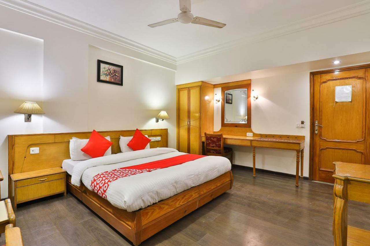 Hotel Pinnacle Ahmedabad Eksteriør bilde