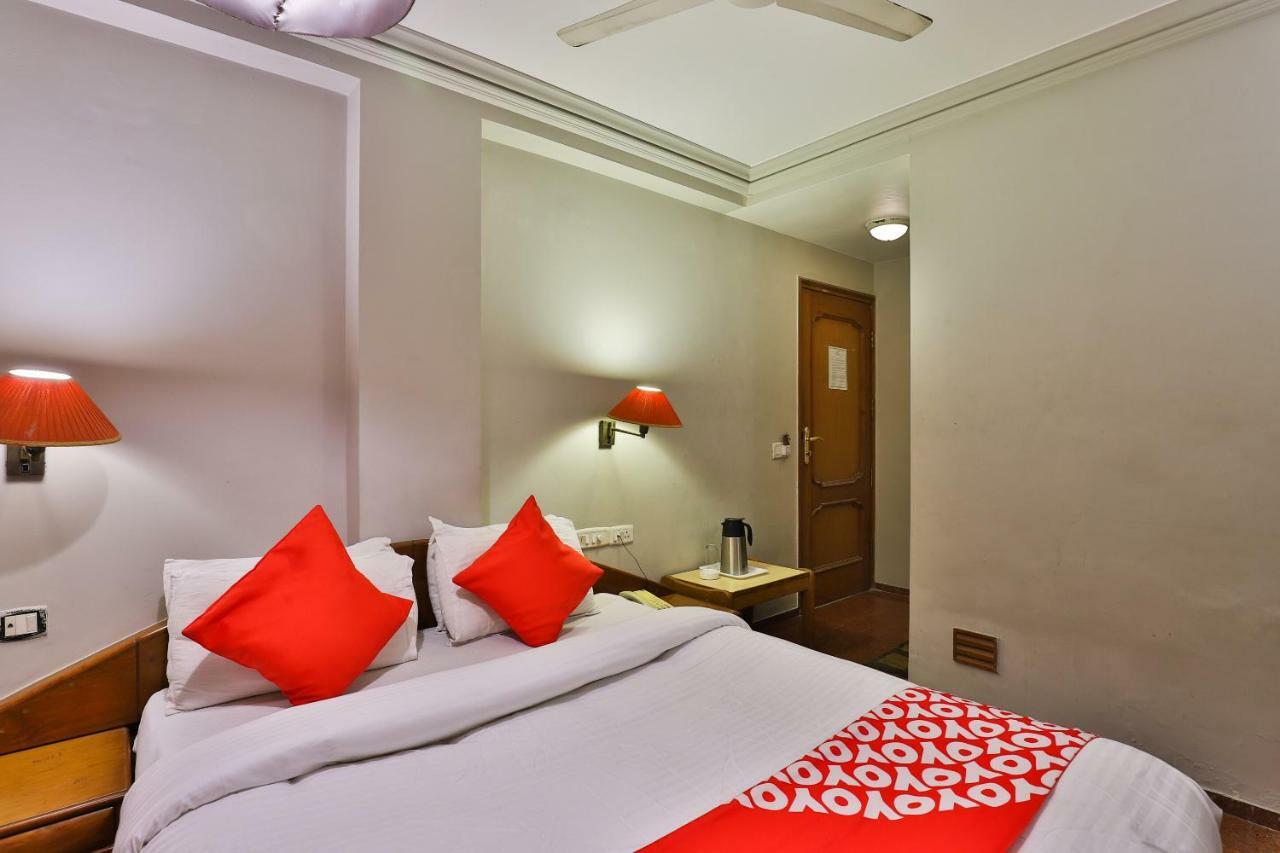 Hotel Pinnacle Ahmedabad Eksteriør bilde